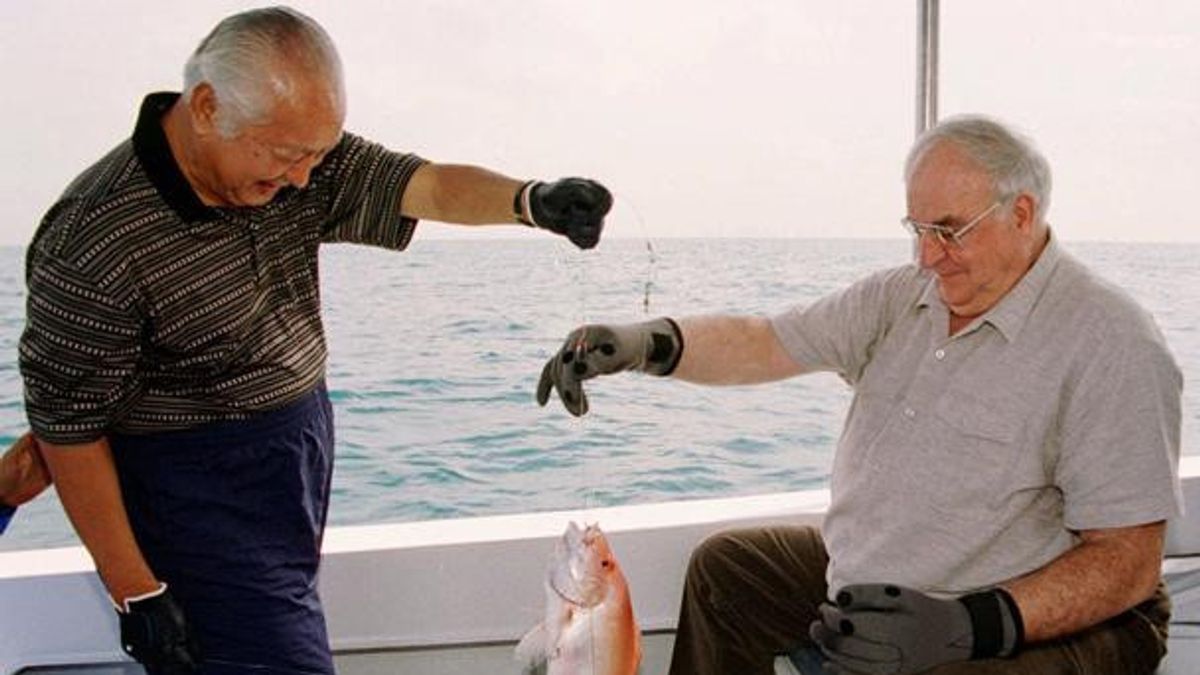 202304131845-main.cropped_1681386367 Presiden Soeharto dan Kanselir Jerman Helmut Kohl (Foto: Arsip RI)