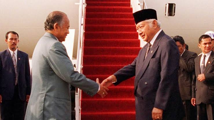 Diamnya Soeharto kepada BJ Habibie untuk NKRI Diamnya Soeharto kepada BJ Habibie untuk NKRI