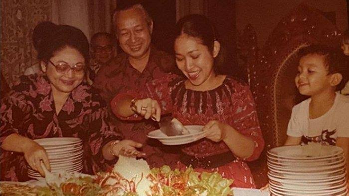 Titiek Soeharto Mengenang Masa Kecil yang Penuh Kehangatan Titiek Soeharto Mengenang Masa Kecil yang Penuh Kehangatan