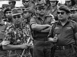 Letkol Soeharto dan pasukannya saat memimpin pasukan (Foto: Arsip RI)